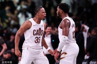 加盟后的首 加盟后的首